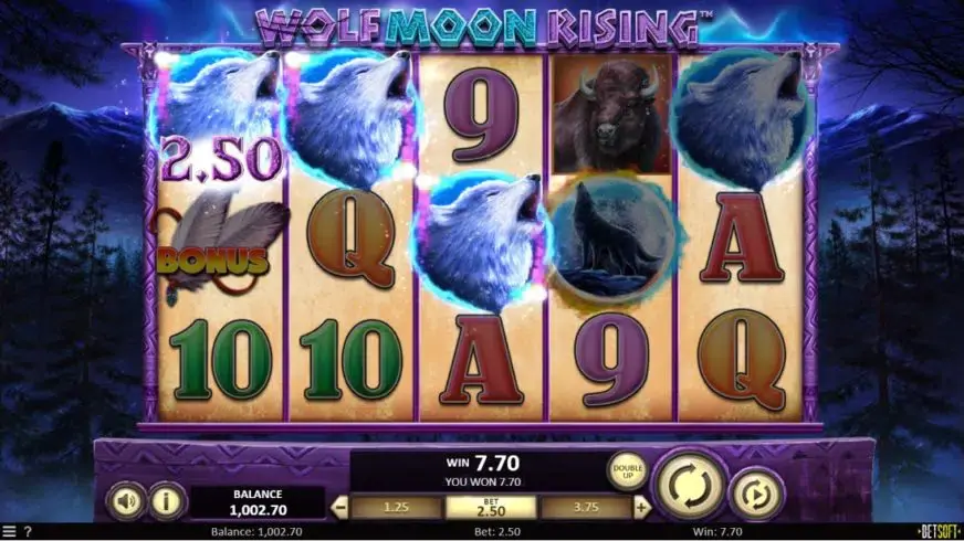 Wolf Moon Rising slot screenshot 2